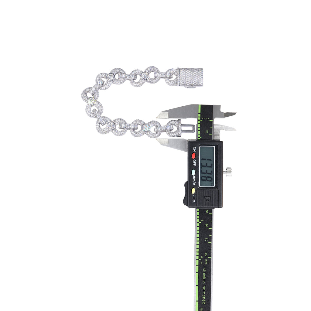 A Luxurious And Fashionable Minimalist Jewelry Bracelet Featuring Top-quality Moissanite, Made Of S925 Silver Electroplated With Platinum.