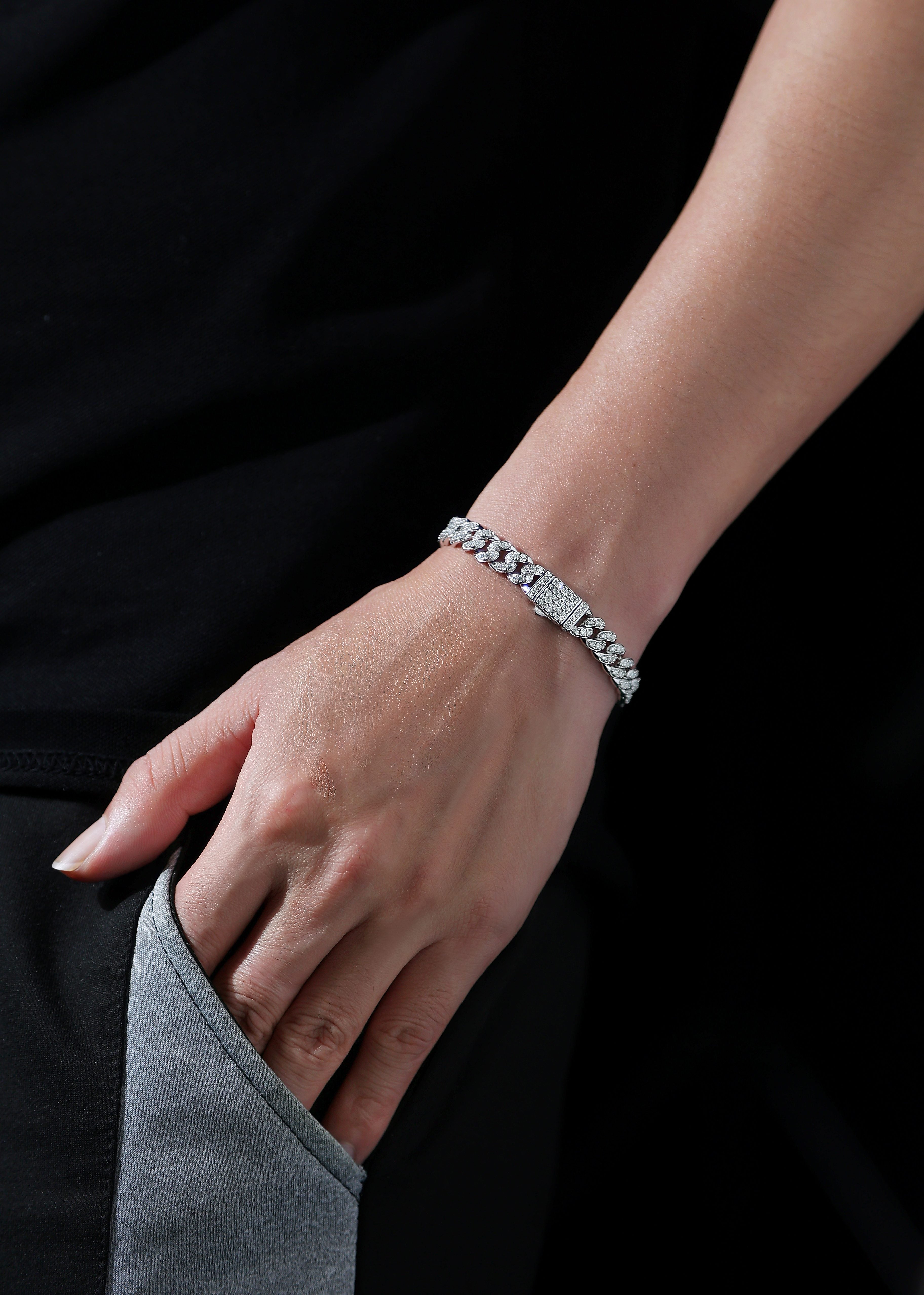 Light Of Faith - A Fashionable And Light Luxury Jewelry Silver Bracelet And Bracelet Set With Top-quality Moissanite, S925 Silver Plated Platinum