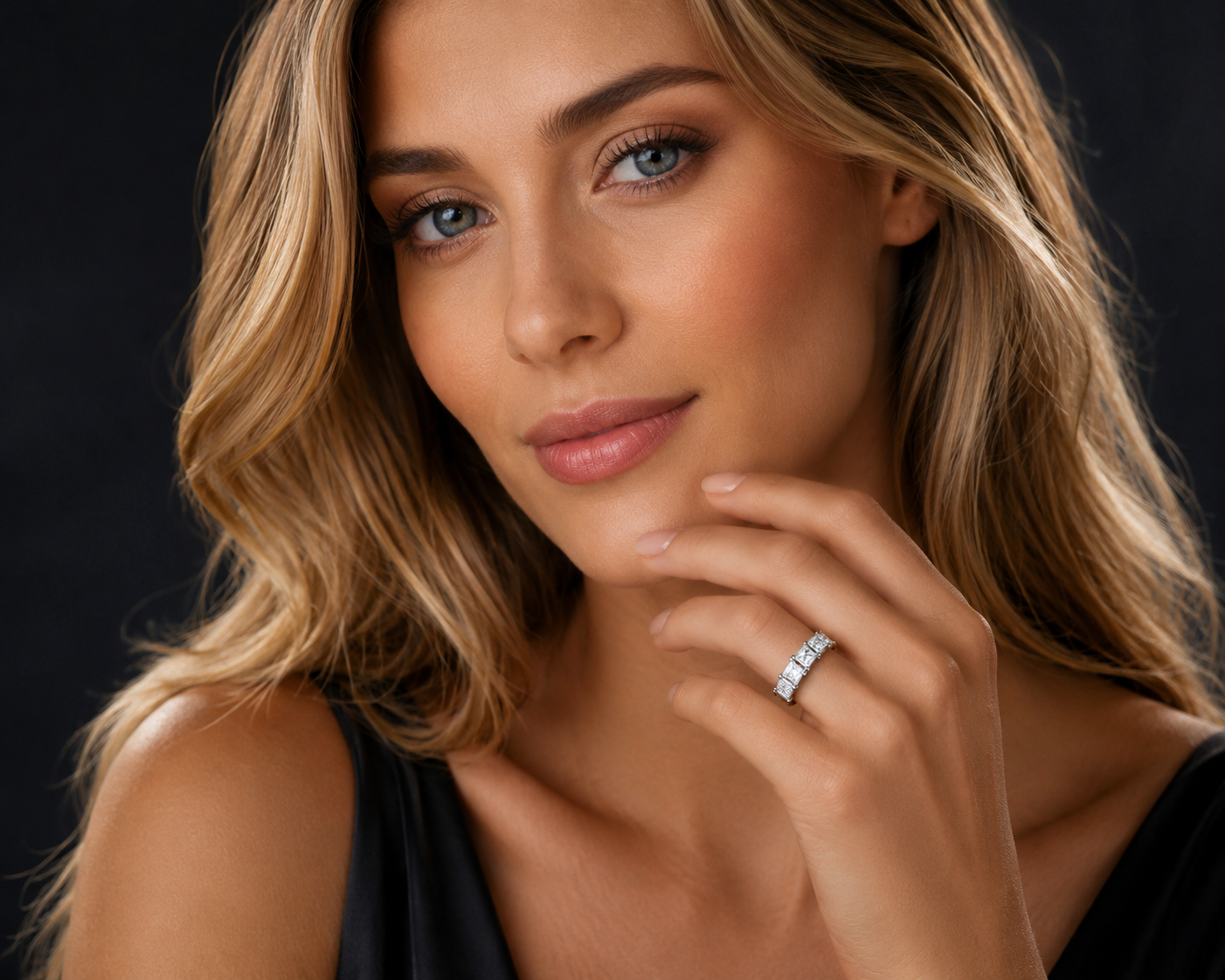 Moissanite Barre Silver Ring — Veyra