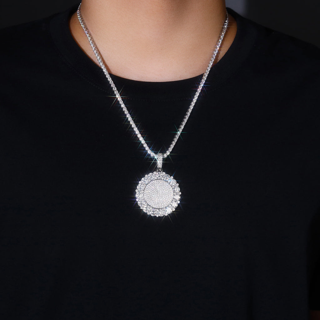 Set With Top-quality Moissanite, This Luxurious And Fashionable Light Luxury Trend Jewelry Necklace Pendant Is Made Of S925 Silver Electroplated With Platinum