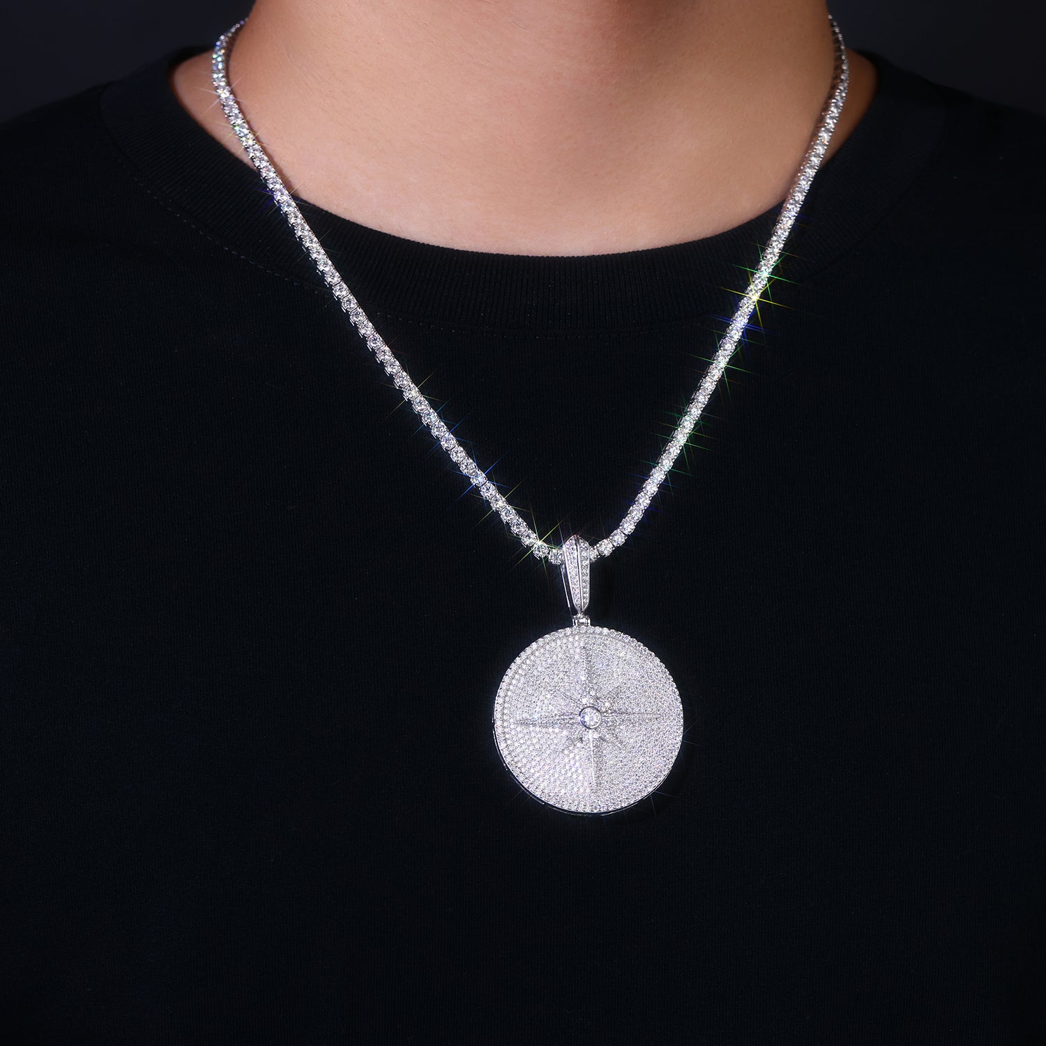 Round And Dazzling - A Fashionable And Trendy Necklace Pendant Set With Top-quality Moissanite S925 Silver And Platinum-plated. It Can Be Tested With A Diamond Pen